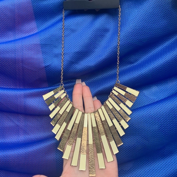 Neckless - Picture 2 of 2